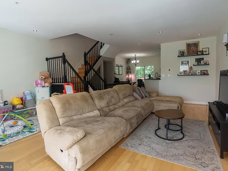 8329 Wades Way — Photo 7