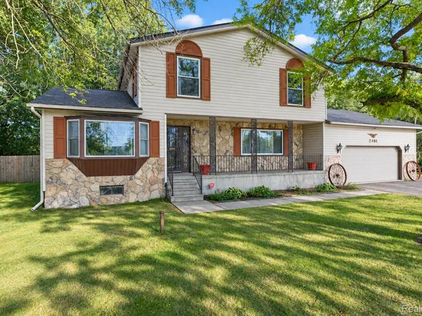 2481 S Genesee Rd, Burton, MI 48519