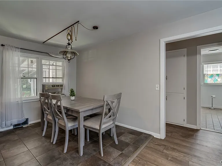 325 Paddock St — Photo 23