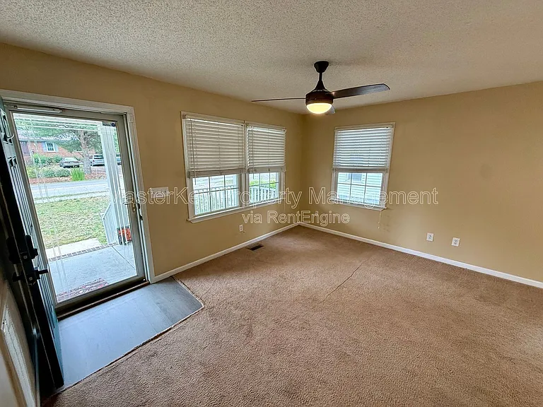204 W Barbee St — Photo 6