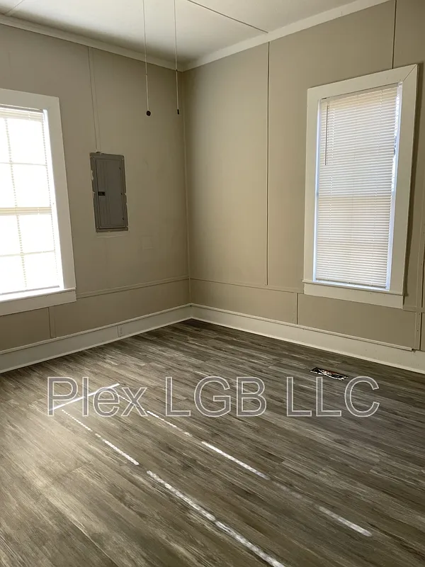 2 bed, 1.0 bath, 1188 sqft, $1,100 — Photo 3