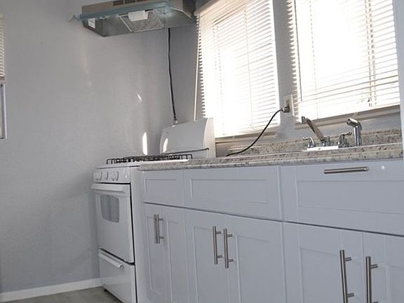 5th image of 707 Ramona Ave