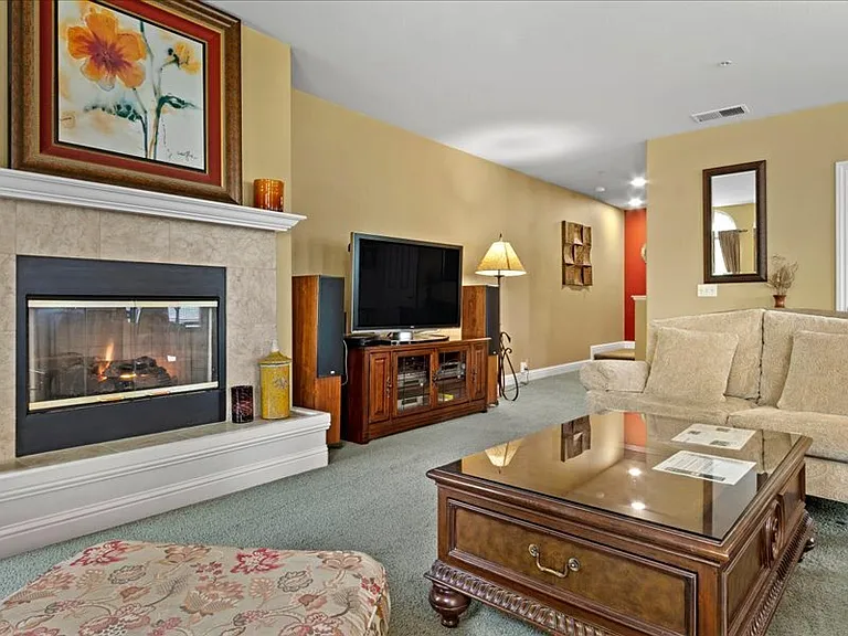 966 McClelland Dr — Photo 3