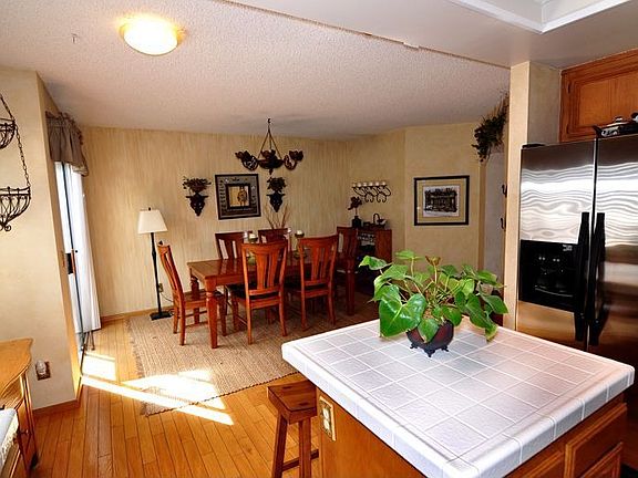 Kitchend island and dining