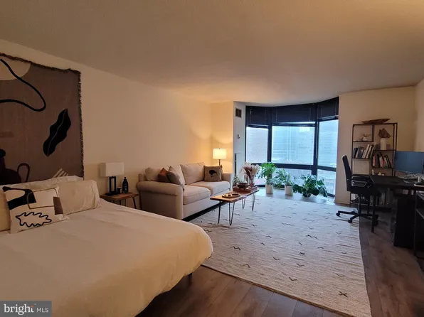 2020 Walnut St APT 24A, Philadelphia, PA 19103