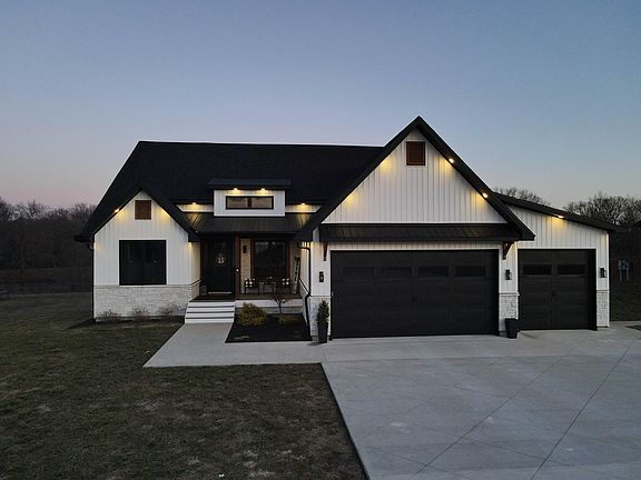 3rd image of 111 N Deercreek Drive