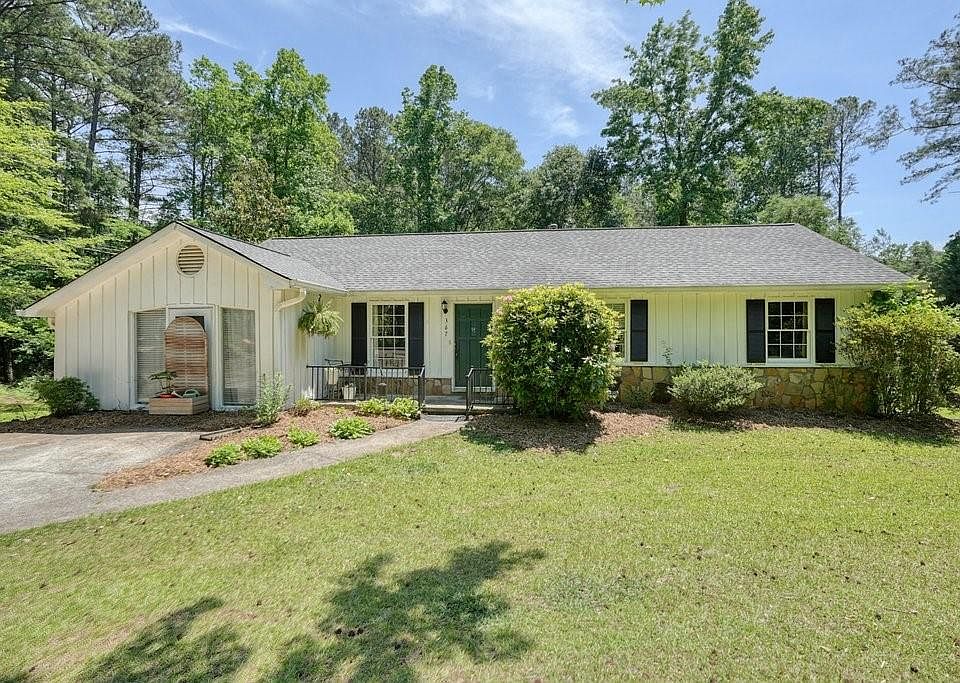 1st image of 367 Bradshaw Ln