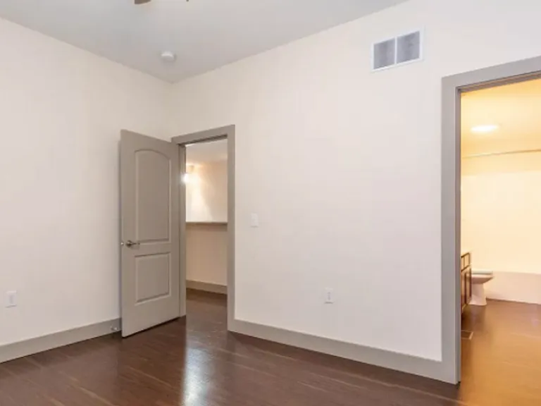 631 N College Ave — Photo 6