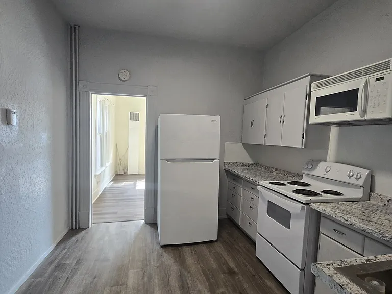 517 S Grape St #1 — Photo 8