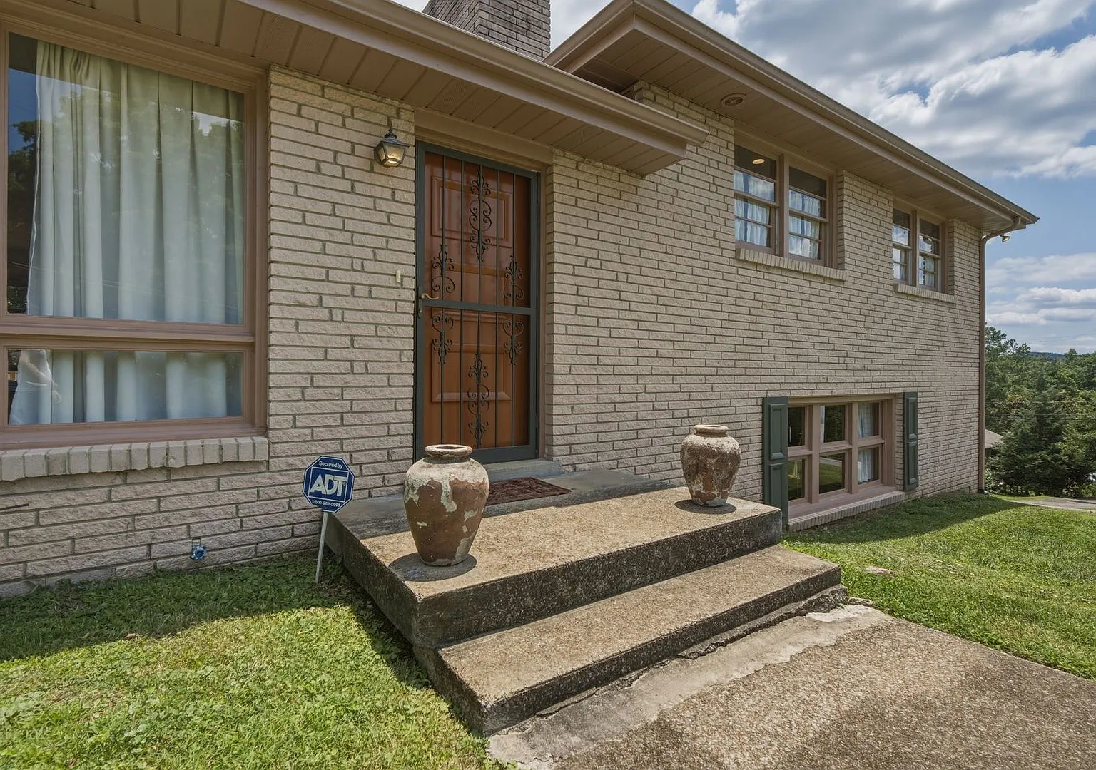 Welcome to a rare opportunity to experience authentic mid-century modern living in one of Nashvil... — Photo 4