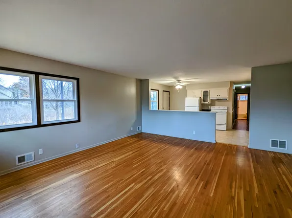 3 bed, 1.0 bath, 1300 sqft, $1,997, 5115-5117 Washington St NE, Minneapolis, MN 55421