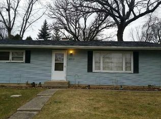 4513 N Riverdale Dr, McHenry, IL 60051