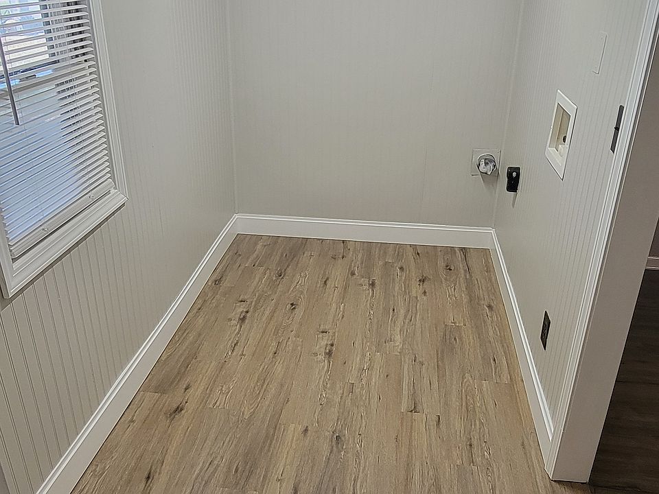 1st image of 402 E Avenue F