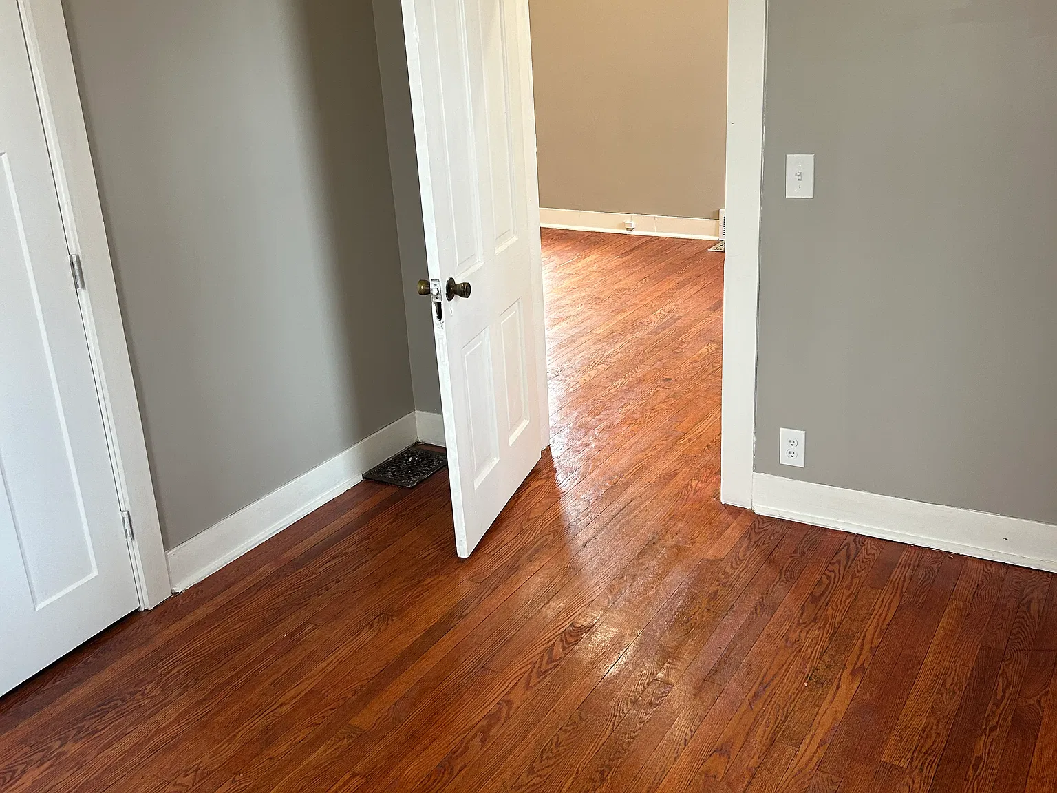 5133 Pine St — Photo 2