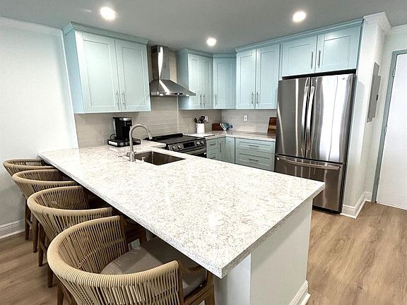 3rd image of 400 N Surf Rd APT 1105