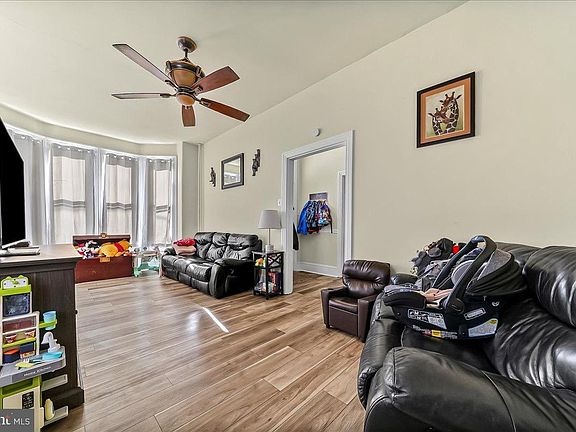 4th image of 217 W Main St