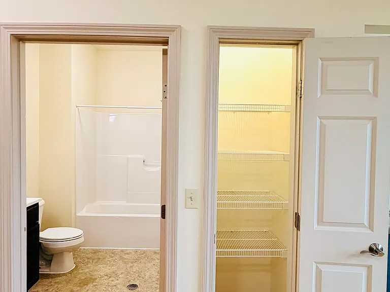 191 College St #212 — Photo 38