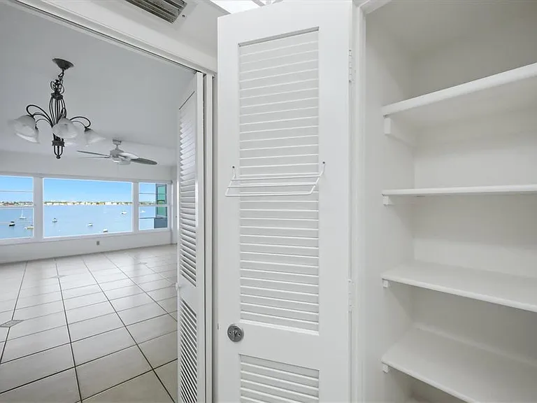 555 S Gulfstream Ave #902 — Photo 27