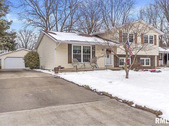 3rd image of 631 Hackberry Rd