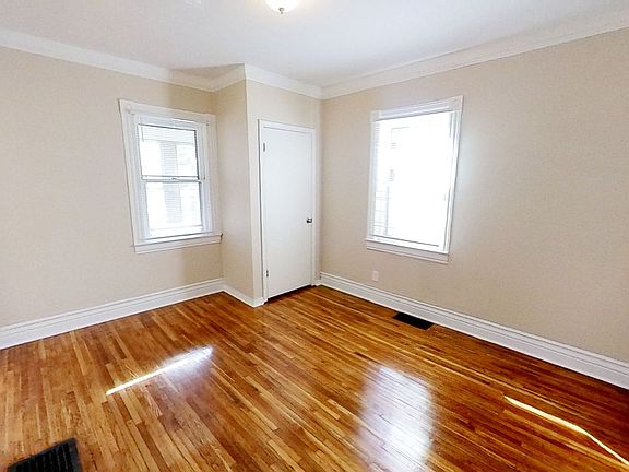 4th image of 279 Pearl St