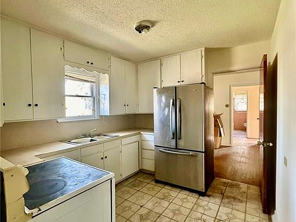 4th image of 708 Redwood Ave