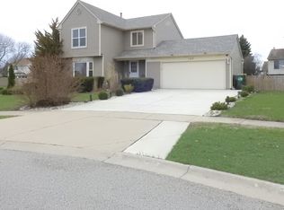 137 Filbert Dr, Streamwood, IL 60107