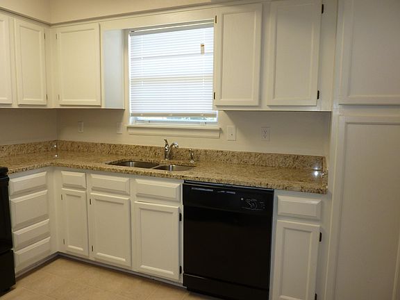 5th image of 1013 NE Whispering Winds Cir Unit 71