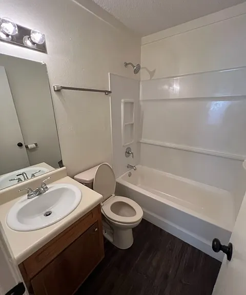 201 W Spence St #8-A — Photo 10