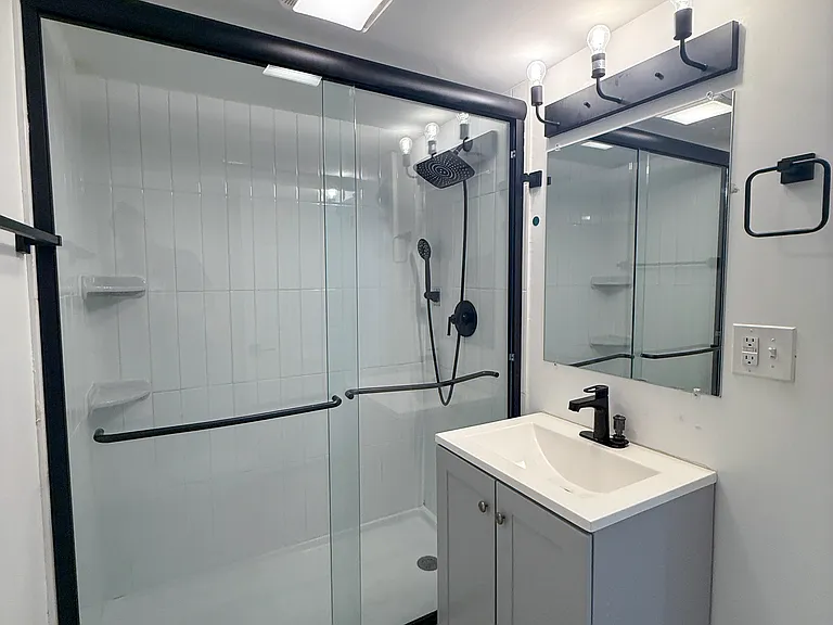 39 Schofield St #B — Photo 4