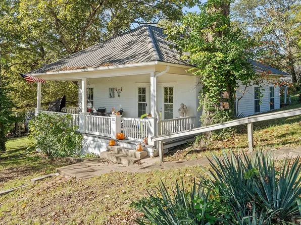 202 Oak St, Anderson, MO 64831