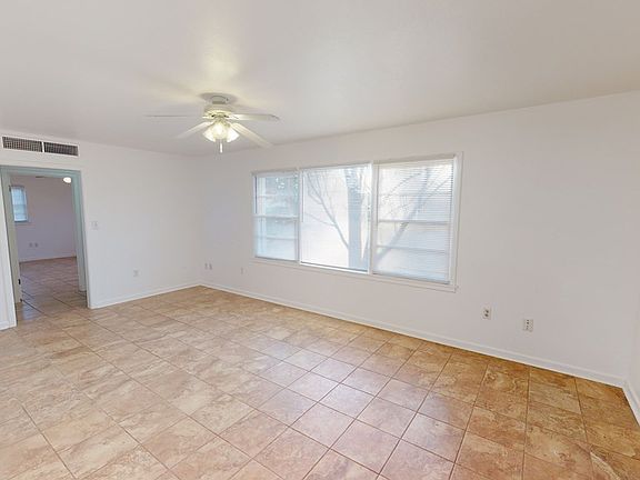 4th image of 808 NW 12th Pl