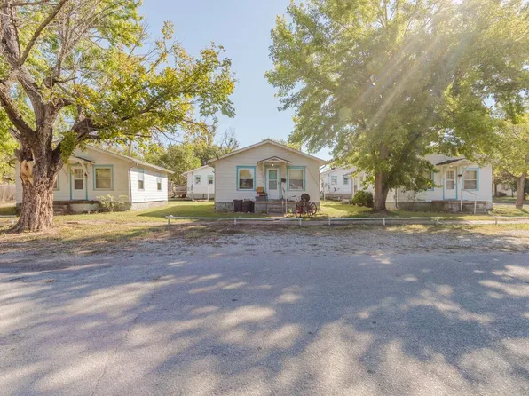 1306 Olive St, Winfield, KS 67156