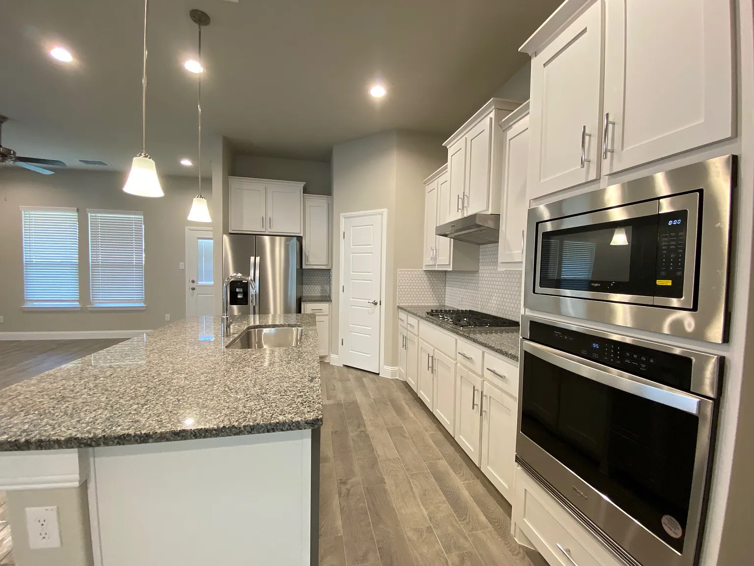 3 bed, 1553 sqft, $2,200 — Photo 3