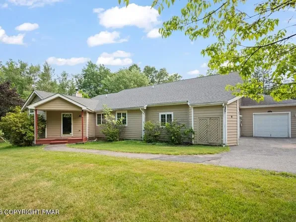 2241 Meadowsage Ct, East Stroudsburg, PA 18301