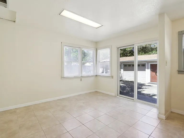 8201 Appian Way — Photo 4