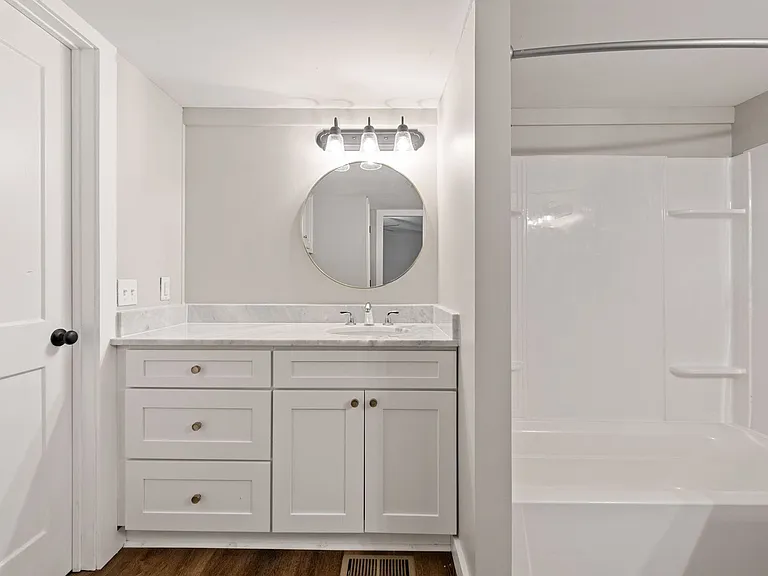 215 Loranger Dr — Photo 16