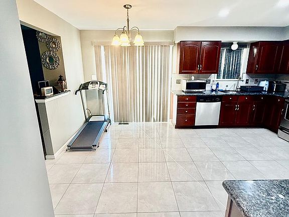 3rd image of 41 Sassafras Dr