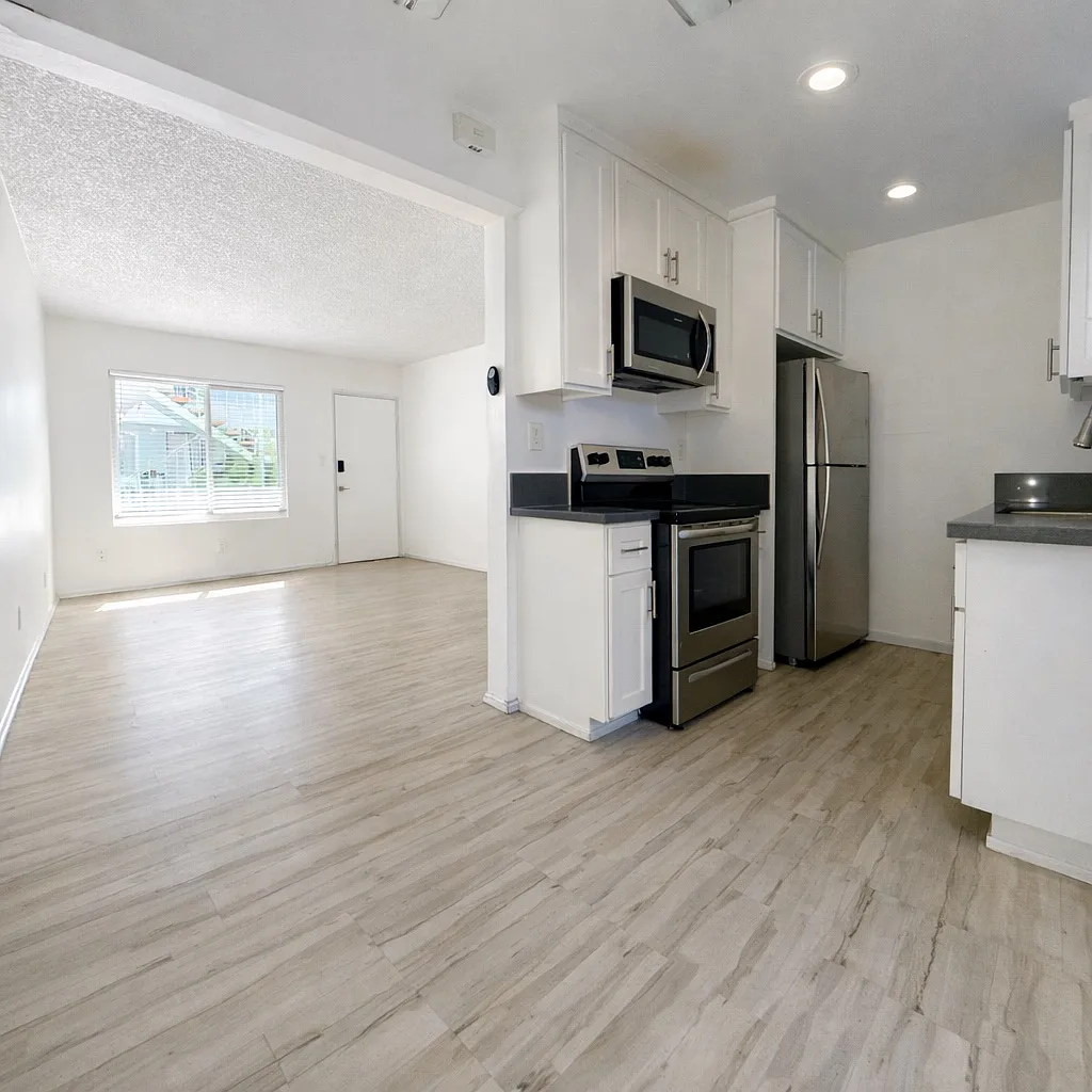 2 bed, $2,395 — Photo 4
