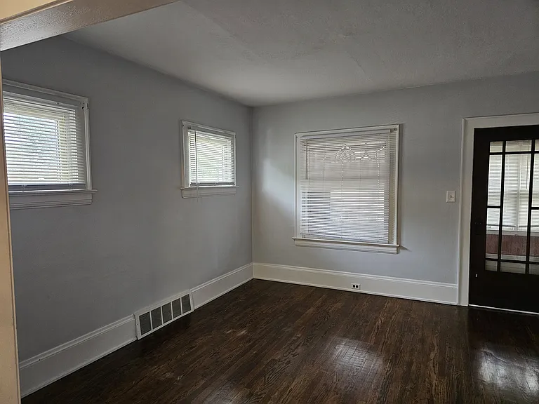 3518 Schiller Ave #UPSTAIRS — Photo 13