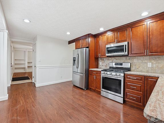 3rd image of 1114 Alexandria Rd