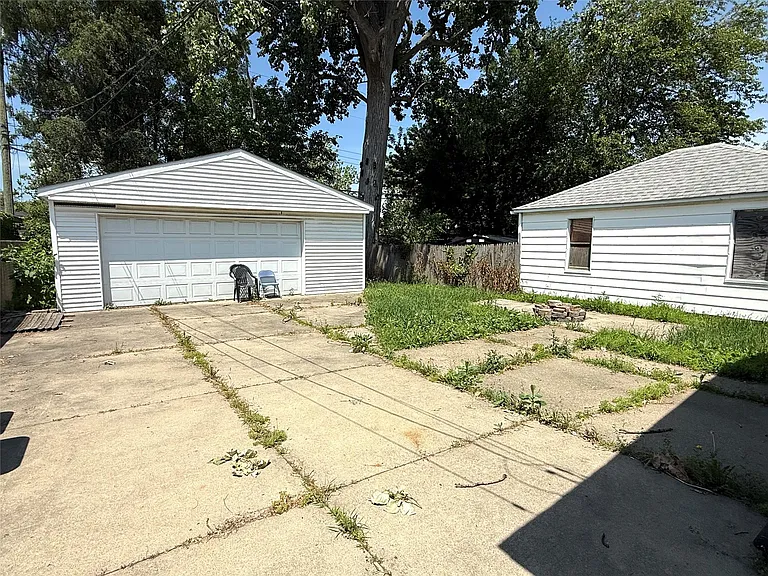 5645 Fenton St — Photo 11