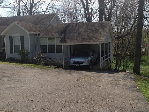 3rd image of 225 Miller Dr