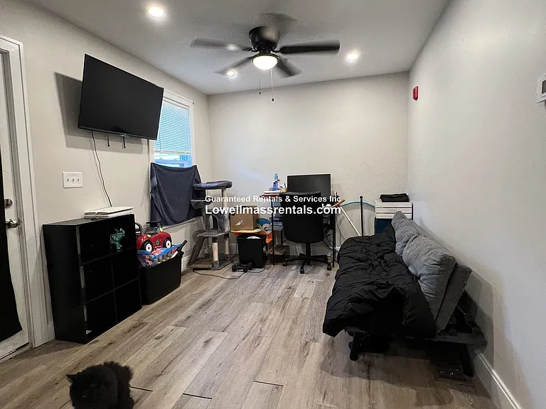 591 Broadway St #1R — Photo 2
