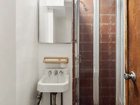 309 Vanderbilt Avenue image 21 of 27