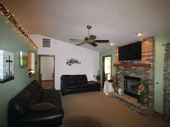5th image of 2408 Temple Ct W
