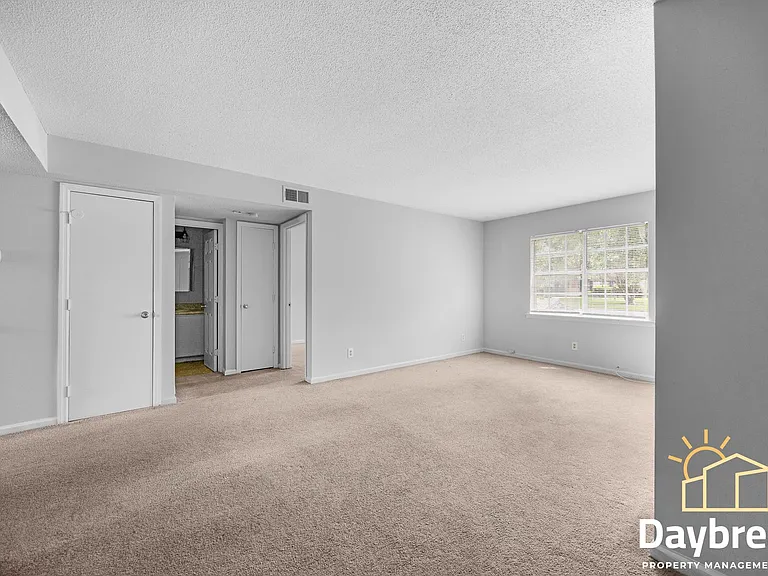 10910 Queen Ann Ct — Photo 10