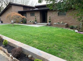 3 Hook Harbor Rd, Atlantic Highlands, NJ 07716