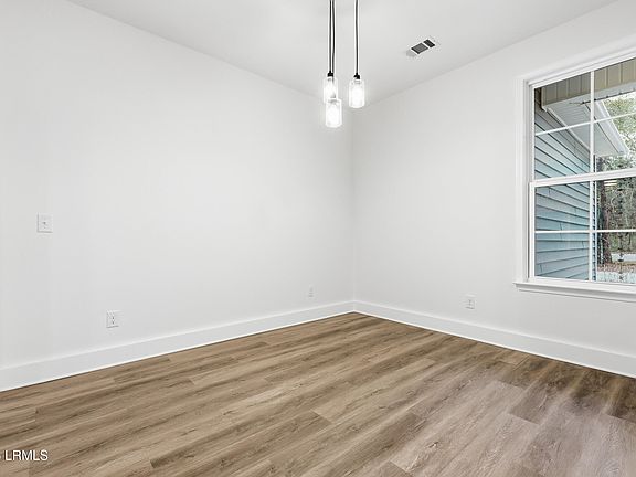 5th image of 579 Sams Point Rd