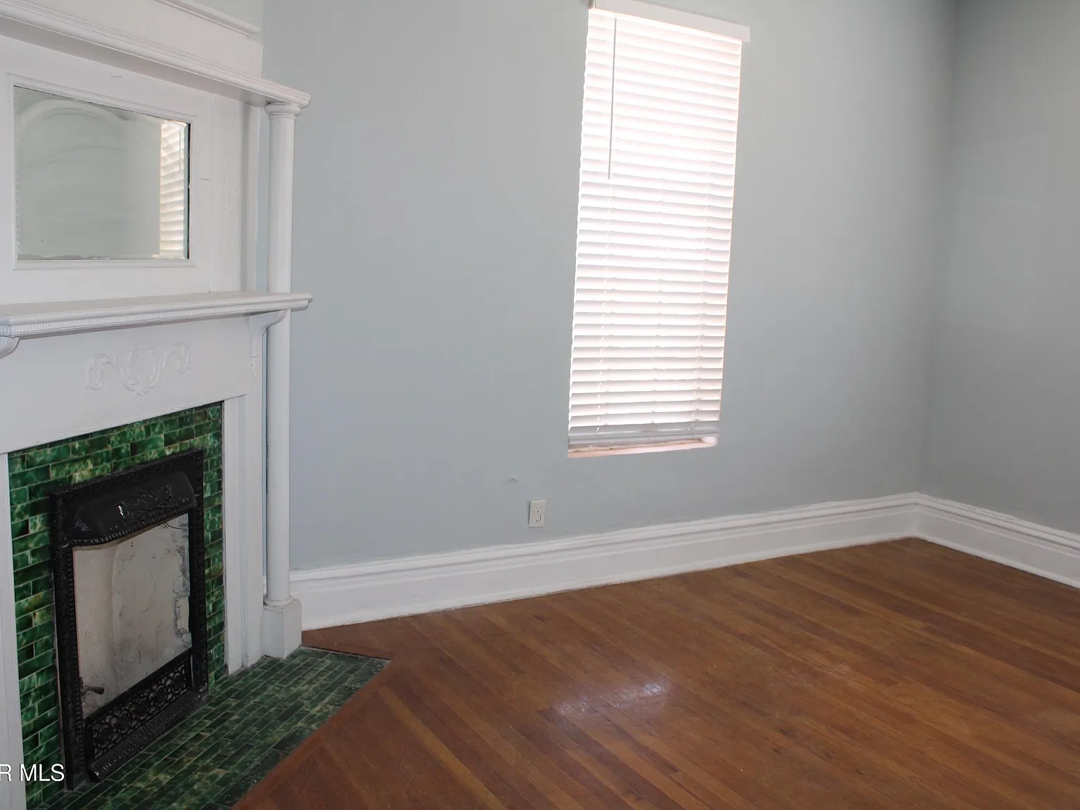 3 bed, 1.0 bath, 1279 sqft, $1,050 — Photo 4