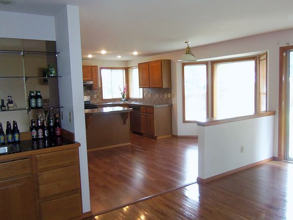Wet Bar and Kitchen Nook 
